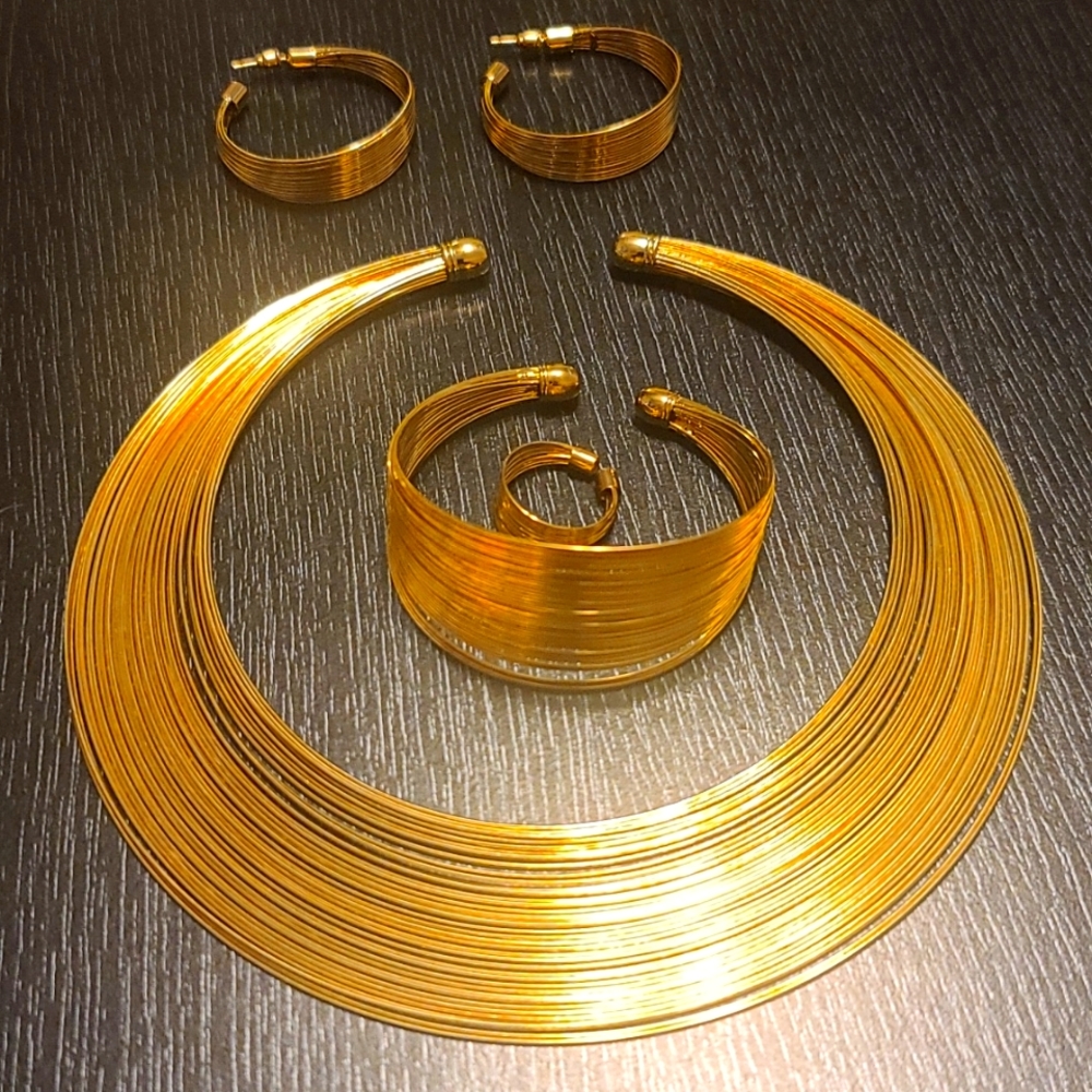 BNWT Gold Plated 5 Piece Jewelry Set